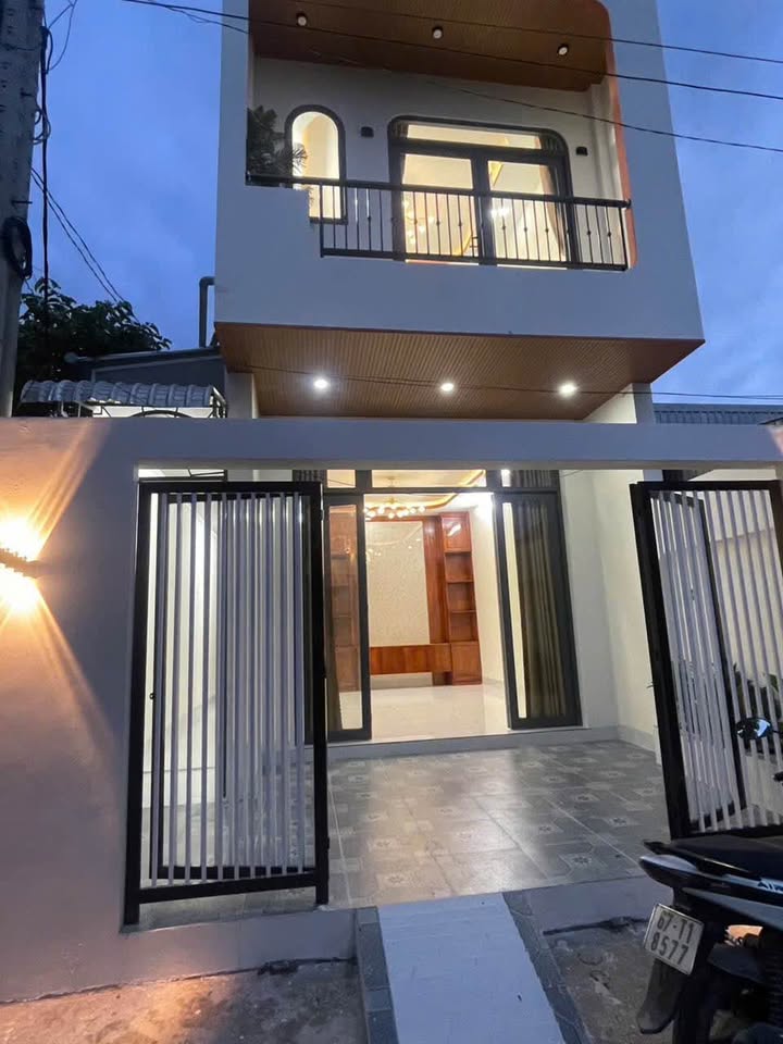 Nhà 1 lầu mới hoàn thiện, vị trí trung tâm Mỹ Thới, An Giang, lộ ô tô, mặt tiền sông thoáng mát