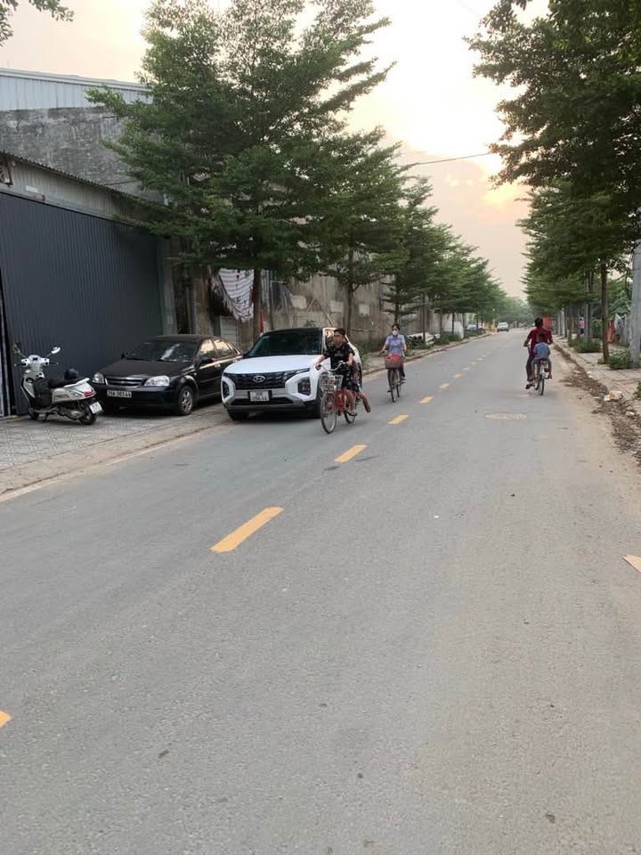 Bán nhà lô góc 5 tầng, gần Nhổn, gara ô tô, 4 phòng ngủ, sân phơi - Giá 5,x tỷ