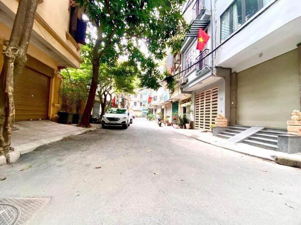 Cơ hội sở hữu căn nhà phân lô tuyệt đẹp tại Tam Trinh, gần Hồ Đền Lừ với diện tích 76m2, xây 3,5 tầng