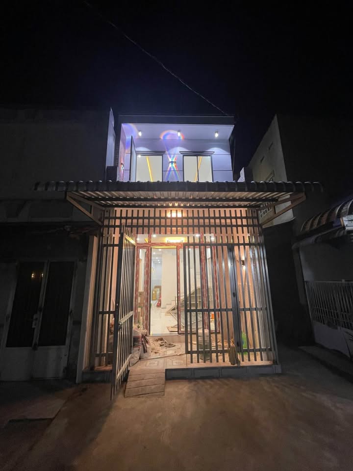 Nhà mới đẹp 1 trệt 1 lầu, đủ nội thất cao cấp, giá 1.25 tỷ