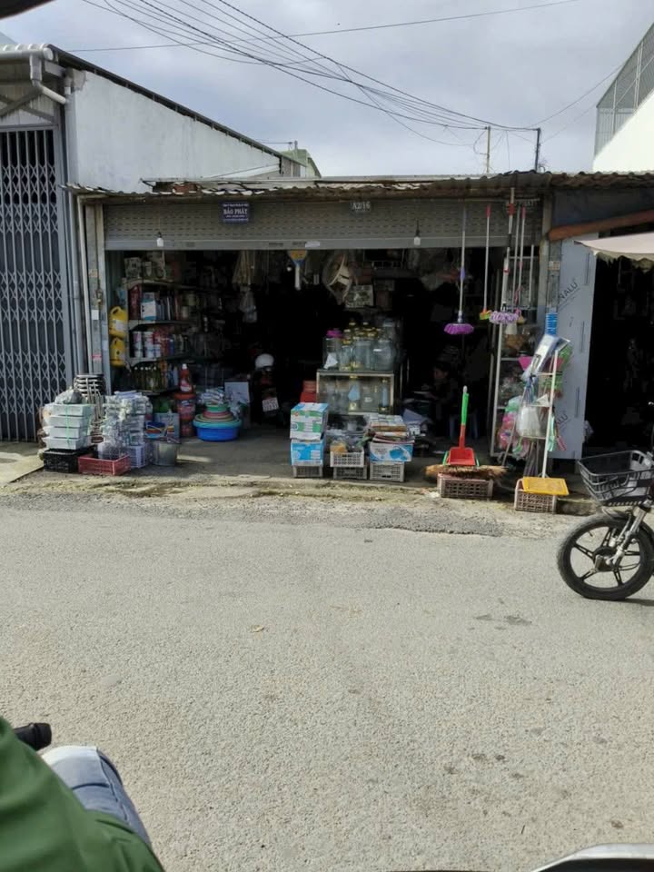 Nhà mặt tiền chợ sầm uất, sổ hồng riêng, vị trí đắc địa tại Bình Chánh