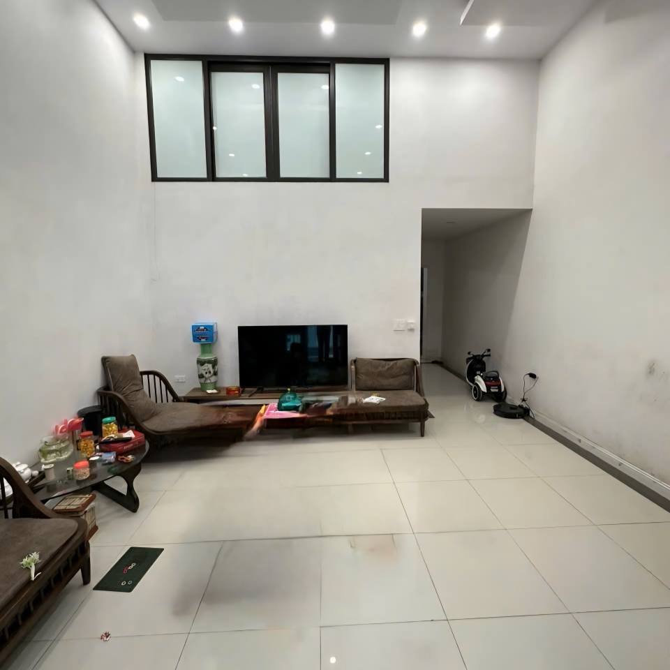 Nhà 2 tầng xinh xắn, full nội thất, trung tâm Hòa Bình, xách vali vào ở ngay