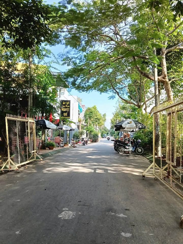 Đất nền hot gần chợ Sao Mai, Bình Khánh giá yêu thương