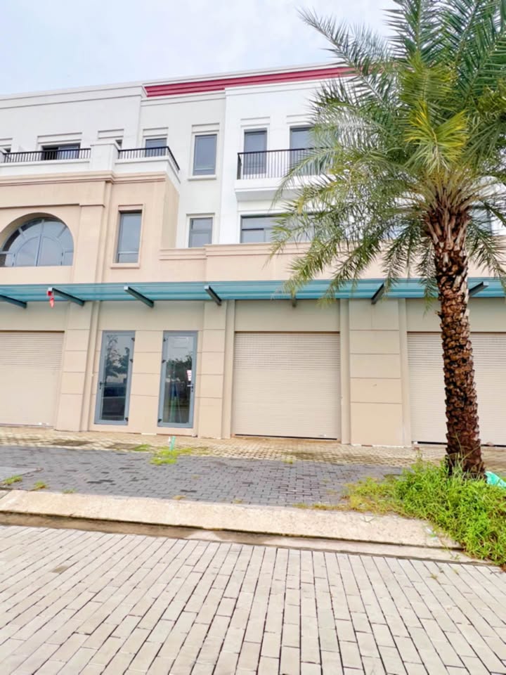 Bán nhà thô 2 lầu tại đường số 12, khu Tây Sông Hậu giai đoạn 2, Long Xuyên, 120m2, giá 7.6 tỷ