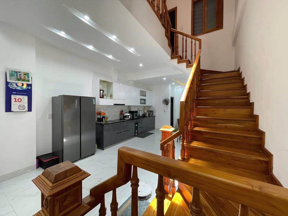 Bán nhà 3 tầng mặt tiền đường Đặng Huy Trứ, thành phố Huế, 91m2, full nội thất