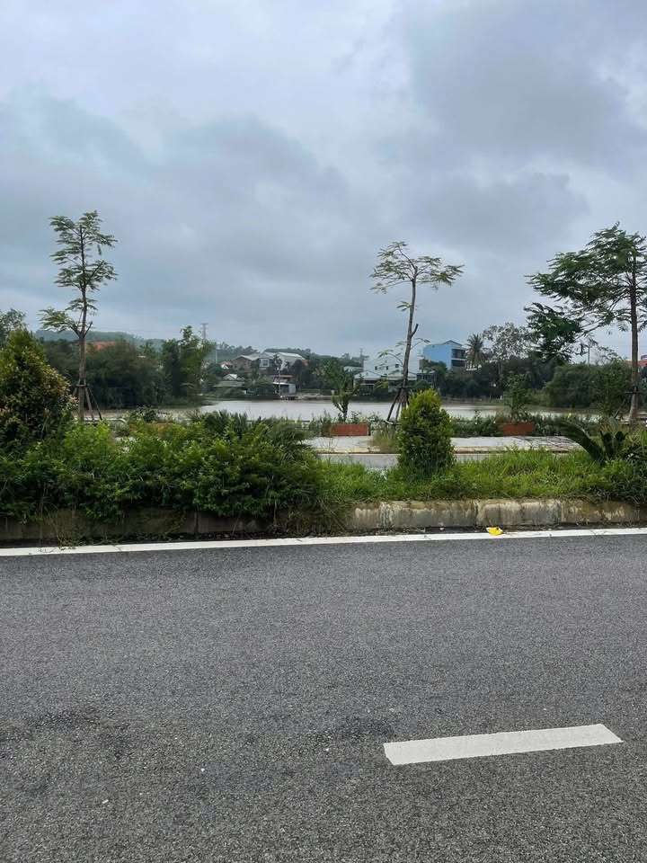 Cơ hội sở hữu đất vàng mặt tiền Phùng Quán, view hồ sinh thái Độn Sầm