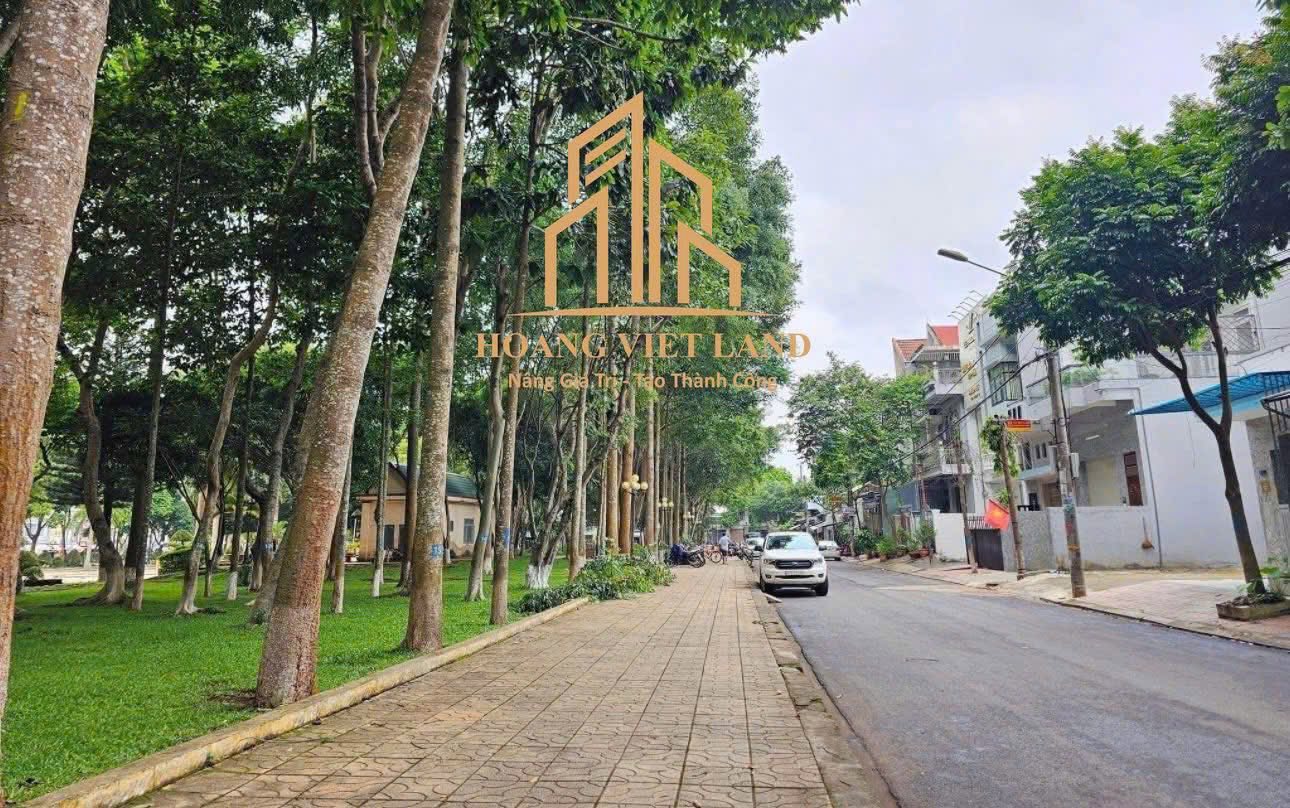 Nhà 2 lầu mặt tiền Hoàng Văn Thụ - Đối diện Công viên Phù Đổng