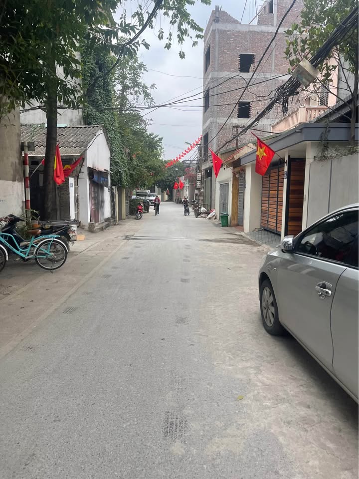 Nhà lô góc Chèm 2 mặt thoáng, ô tô tránh nhau, giá hời