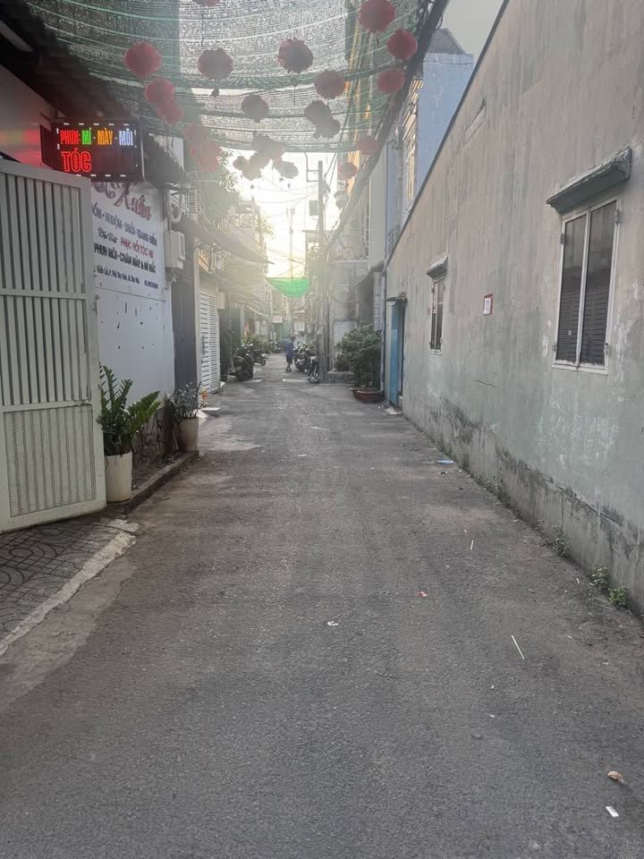 Nhà Vườn Lài, Tân Phú 3 tầng đẹp, hẻm xe hơi, giảm 1 tỷ chỉ còn 6.2 tỷ