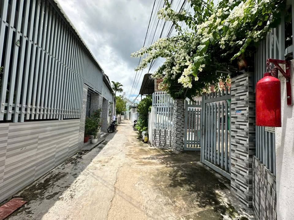 Nhà góc 2 mặt tiền, 1 trệt 1 mê lửng, 60m² thổ cư, giá 1,3 tỷ