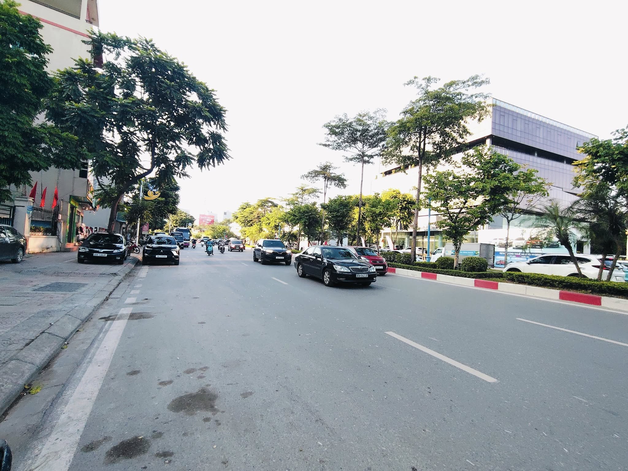 Mảnh đất 70m2 vuông vắn, mặt tiền 4.7m, ngõ nông mà ô tô vào tận đất