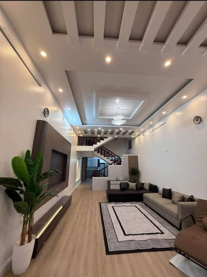 Nhà 2 tầng mặt đường Phạm Ngũ Lão, Móng Cái