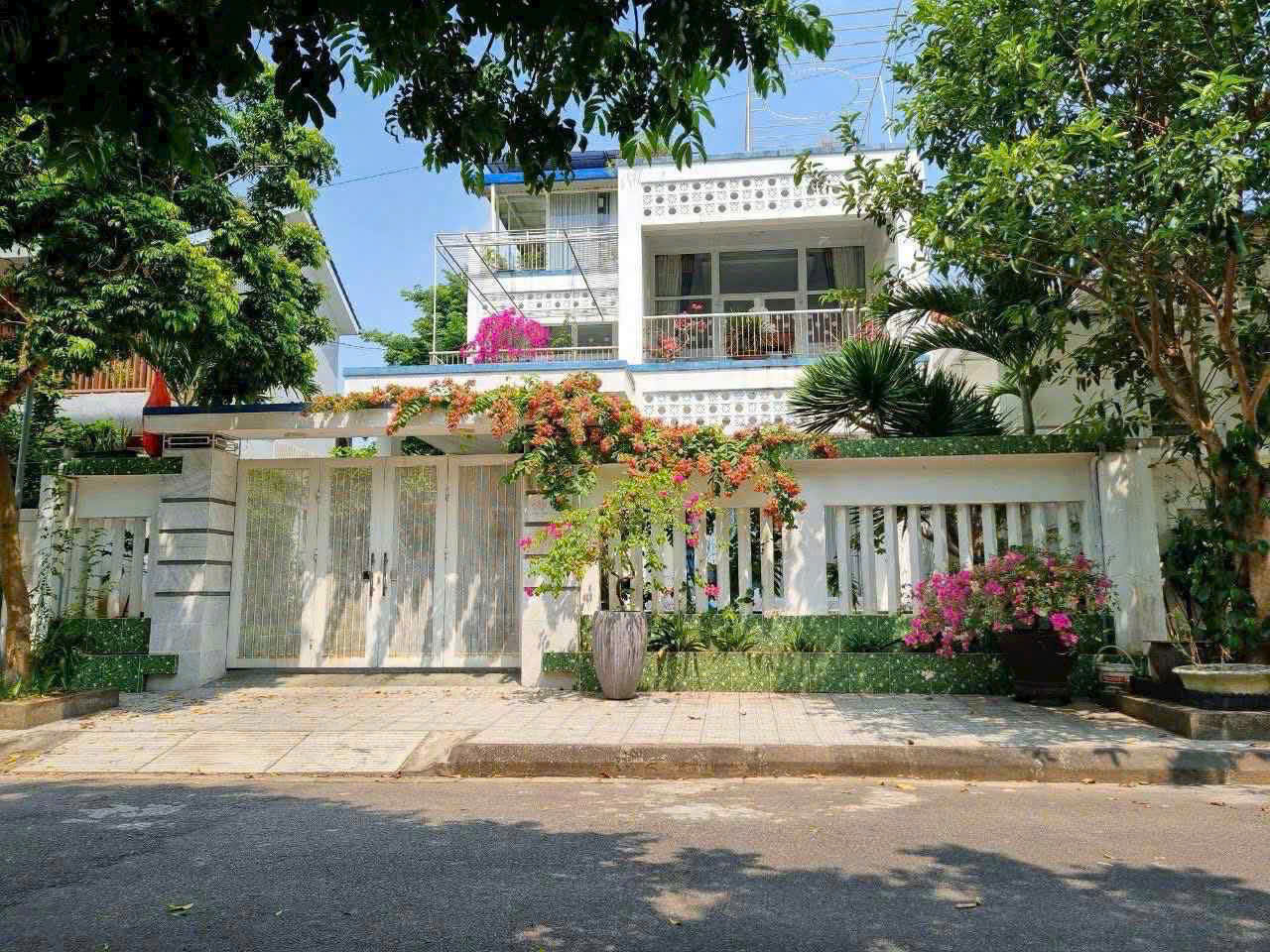 Nhà biệt thự 2 tầng Khu quy hoạch Cầu Lim - 293m2 - Full nội thất - 8.6 tỷ