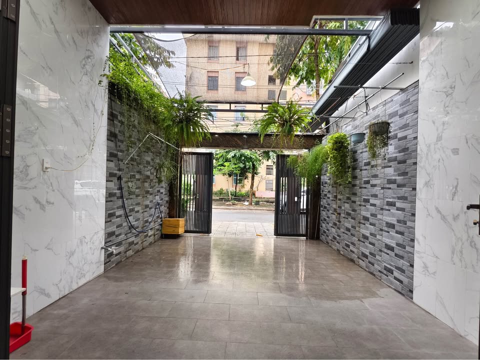 Siêu phẩm nhà đẹp Cẩm Lệ 90m2, sân ô tô, ngủ dưới, đường 5,5m, thương lượng chính chủ