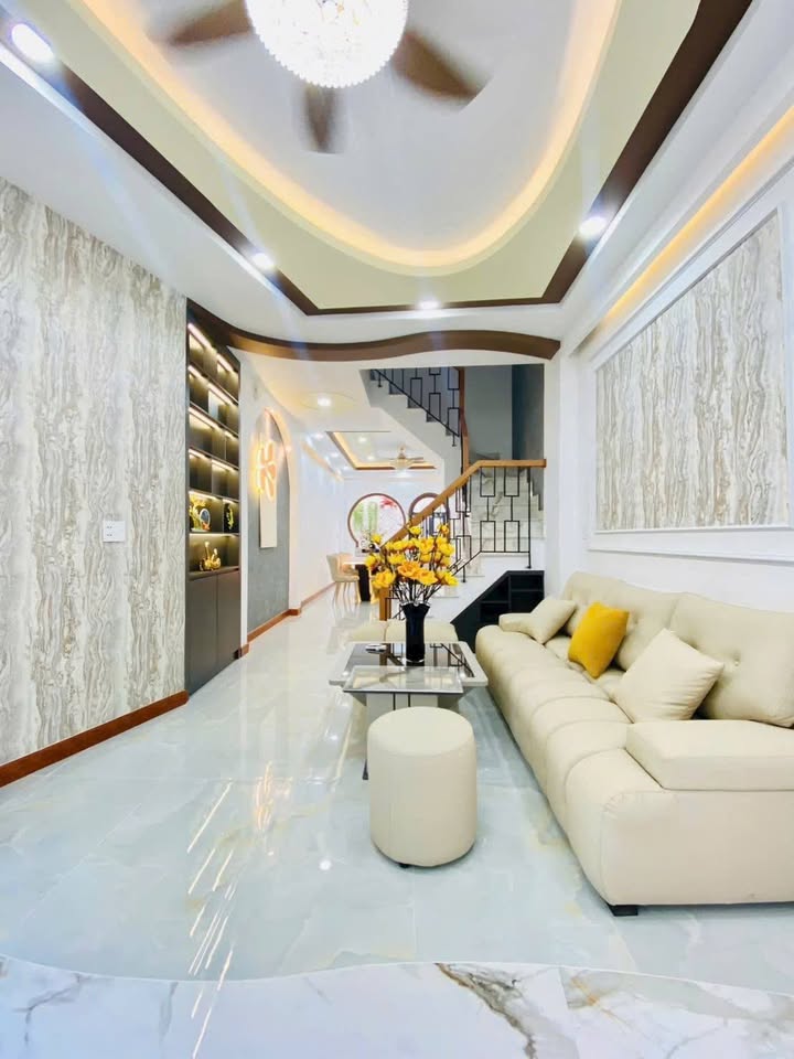 Nhà mới toanh 4 tầng, 5 phòng ngủ, hẻm thông Nguyễn Duy Dương, Quận 10, giá yêu thương