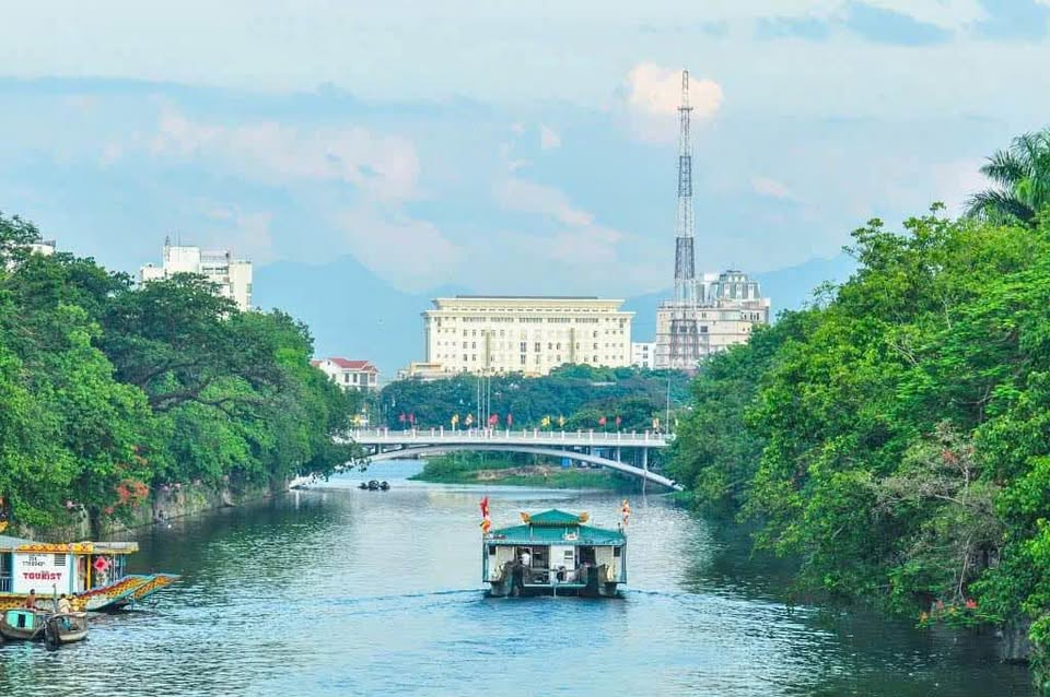 Mặt tiền Huỳnh Thúc Kháng, kinh doanh sầm uất, view sông Đông Ba