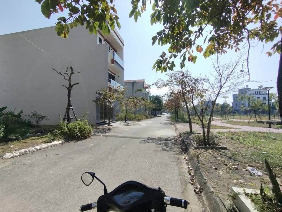 Siêu phẩm nhà 3 tầng xây dựng kiên cố tại Khu Đô Thị Mỹ Trung, Nam Định, sẵn sàng đón chủ nhân mới