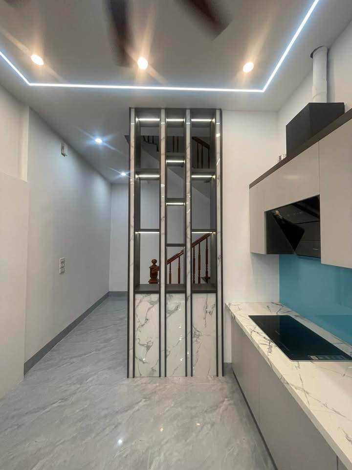 Bán nhà phố 3 tầng, 60.3m2, 4 phòng ngủ, hướng Tây Bắc, trung tâm Kim Bảng, Hà Nam