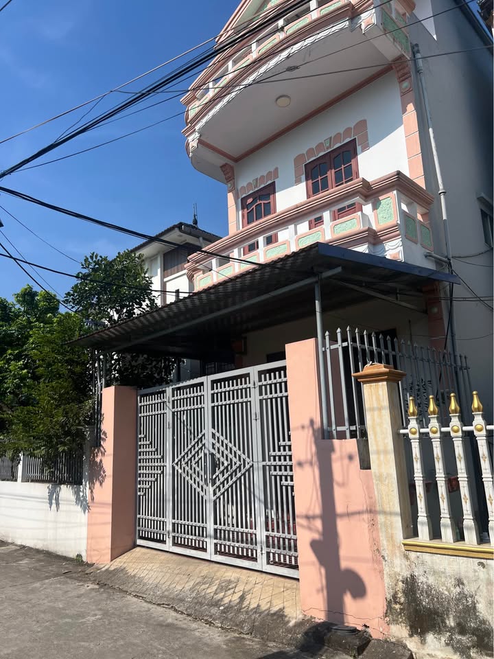 Nhà 3 tầng full nội thất, dòng tiền 6 triệu/tháng, ô tô tải vào tận đất