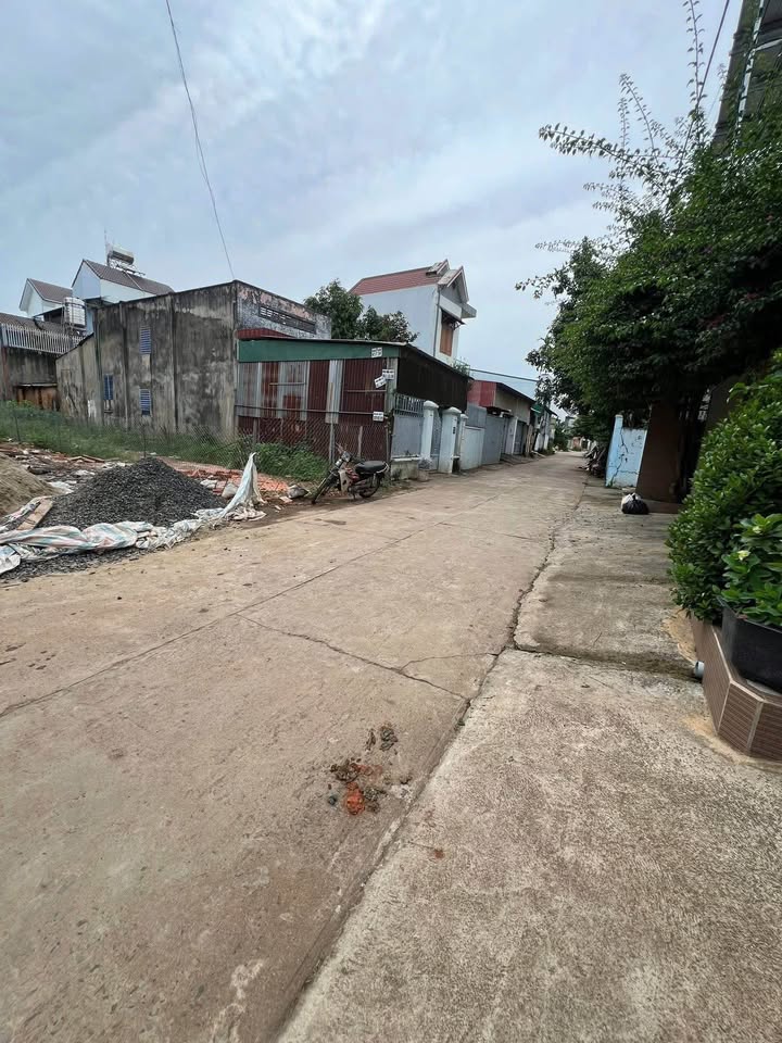 Đất hẻm Mai Hắc Đế nở hậu 12m, 102m2 thổ cư, giá 2.35 tỷ