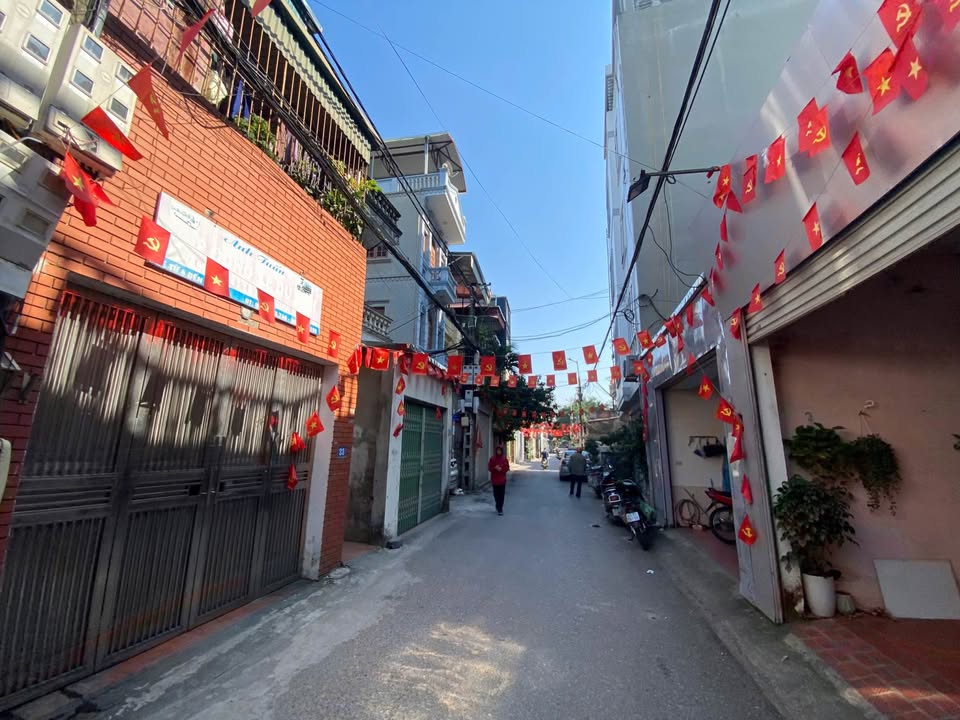 Cho thuê nhà cấp 4 mặt tiền rộng, kinh doanh thuận lợi tại Long Biên