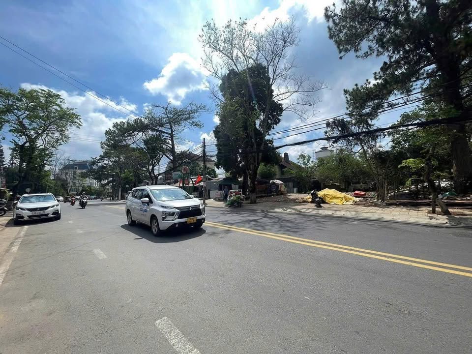 Bán nhà mặt tiền Quang Trung, Đà Lạt, kinh doanh tốt, ngay ngã tư Phan Chu Trinh