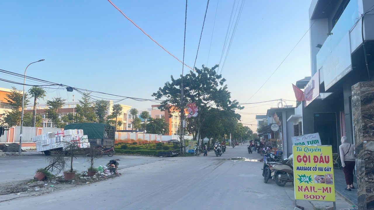 Bán đất gần Cầu Nhật Tân, diện tích gần 50m2, giá nhỉnh 3 tỷ