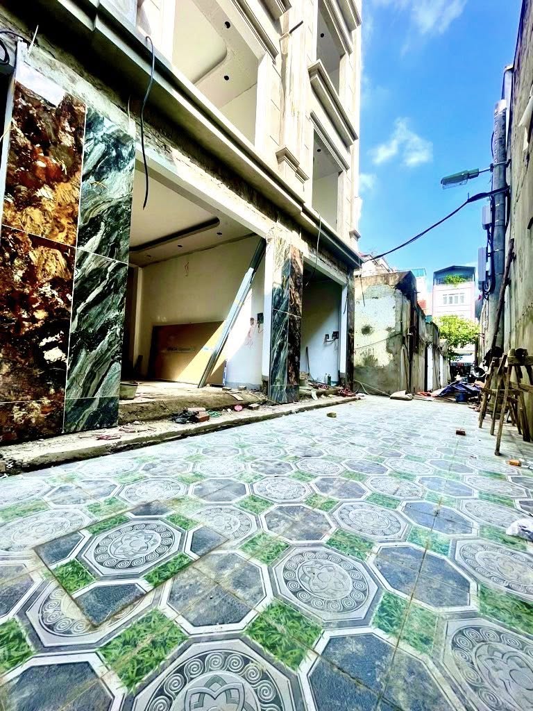 Nhà 5 tầng mới tinh, 7 phòng, ô tô đỗ cửa, Vĩnh Hưng giá hời