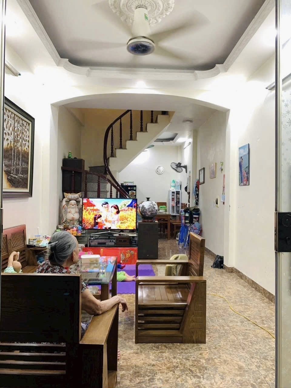 Nhà 5 tầng nở hậu, 3.8m mặt tiền tại Tân Mai, Hà Nội, sẵn sàng đón chủ mới