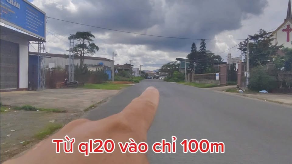 Đất ôm 3 mặt tiền, lưng tựa núi, giá hời cho khách trả nhanh