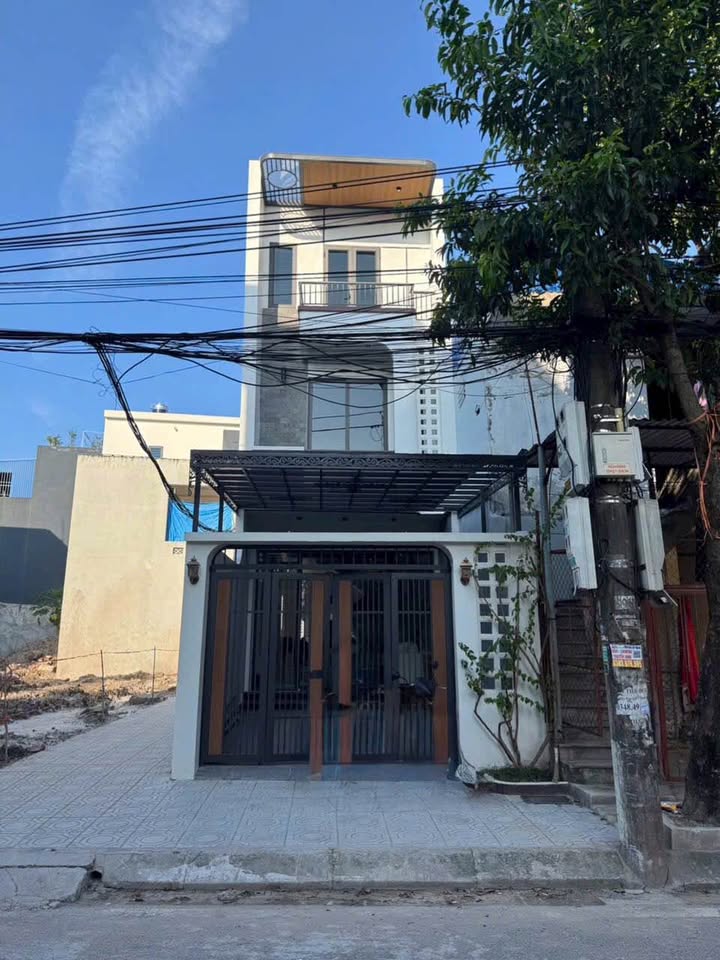 Nhà lô góc 3 tầng mặt đường Cầu Đông, Lộc Vượng, Nam Định 66m2