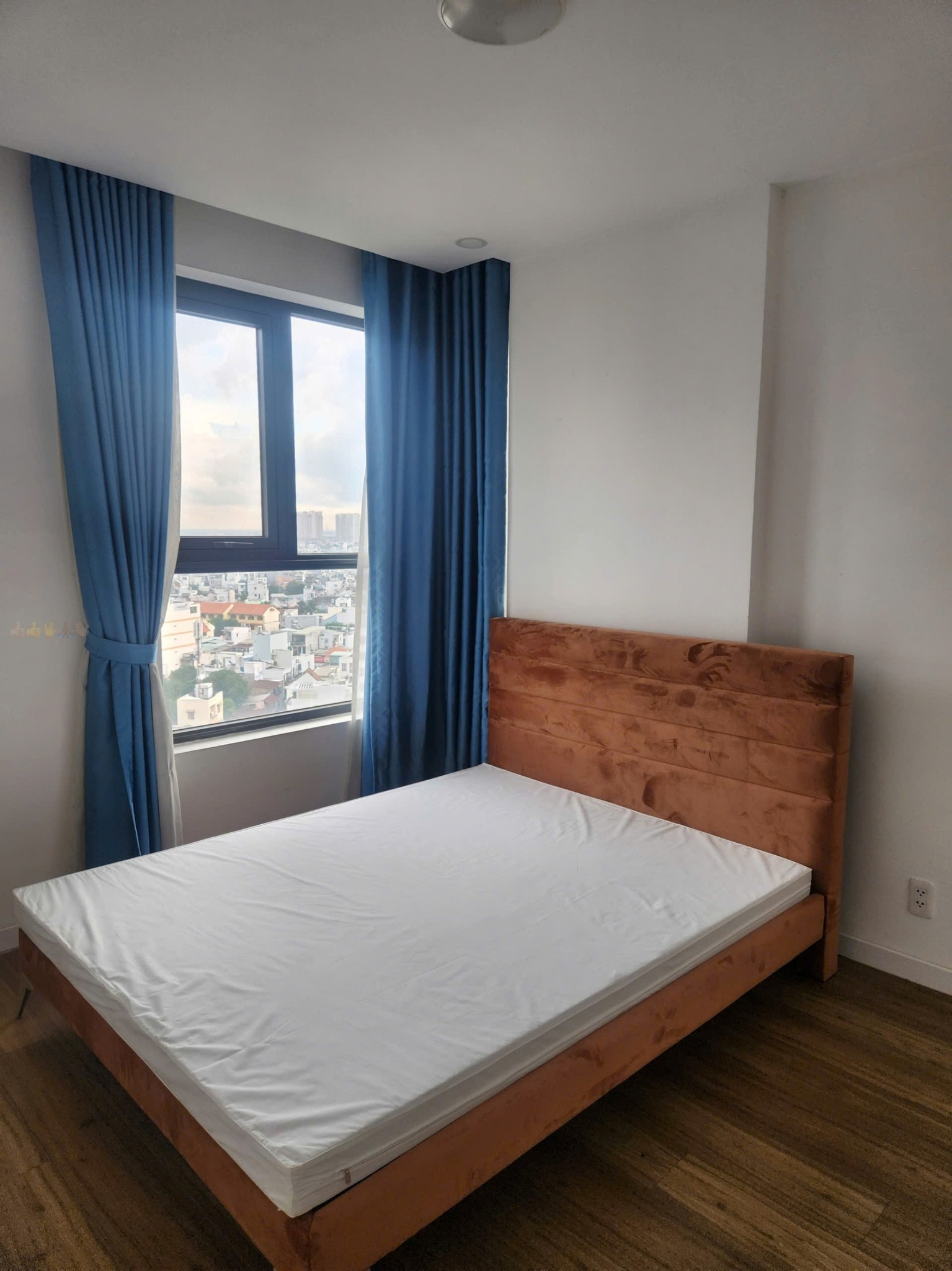 Cho thuê căn hộ D'Lusso Riverside, căn góc 2 phòng ngủ, view sông, nội thất sang xịn, chỉ 16 triệu/tháng