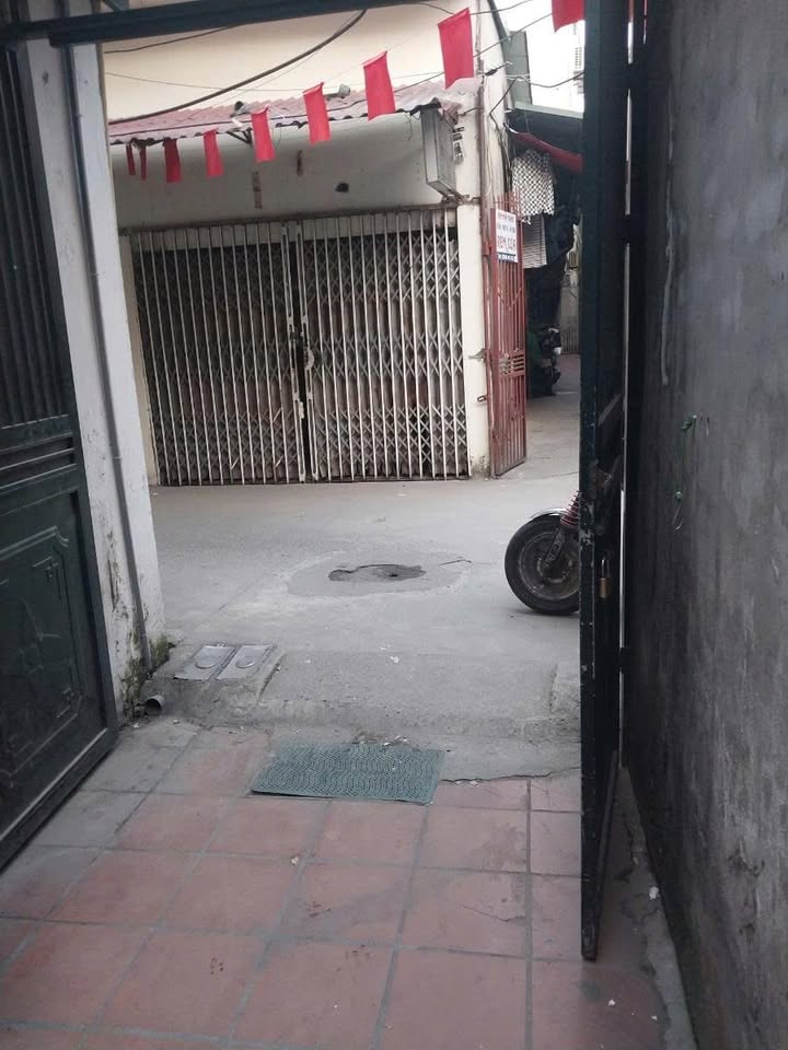 Bán nhà mới xây tại ngõ Bùi Xương Trạch, sổ đỏ chính chủ, giá chỉ 3,6 tỷ