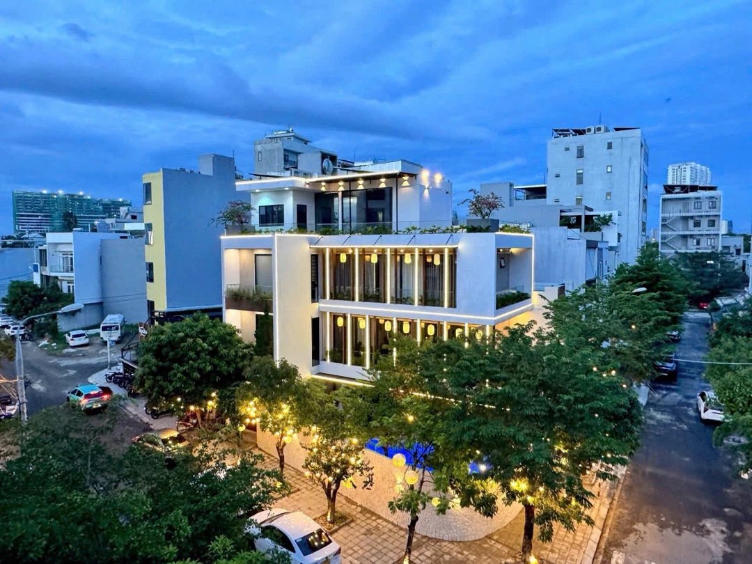 Bán villa vip Hải Châu, Đà Nẵng, sát sân bay, diện tích 193,7m2, hồ bơi riêng