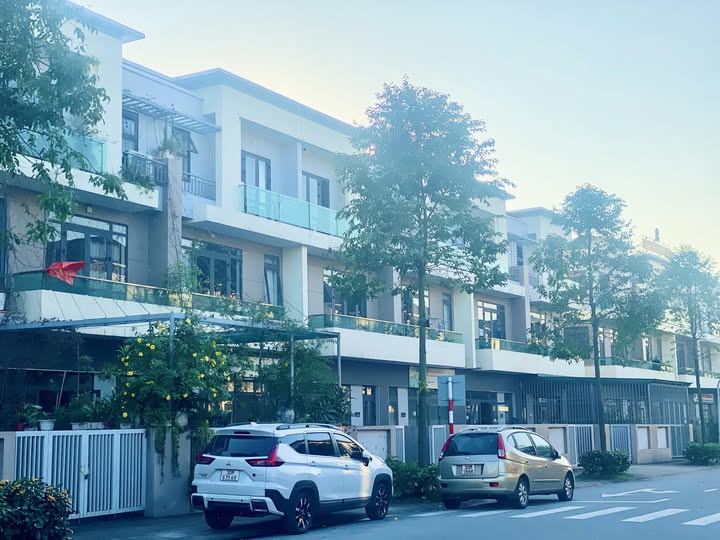 Shophouse 2 mặt tiền Centa City, kinh doanh đỉnh, dòng tiền 16 triệu/tháng