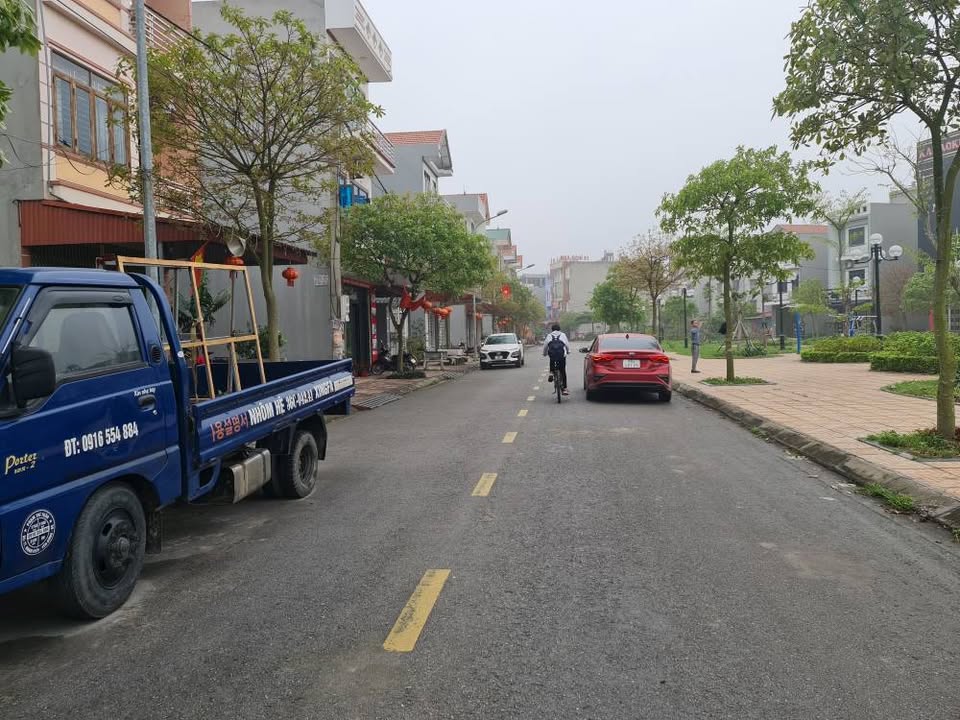 Bán đất làn 2 Hoàng Hoa Thám, ngay sau Phòng khám Tâm Đức, trung tâm Nham Biền, 95m2, mặt tiền 5m, đường 8m, giá 3 tỷ