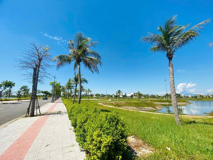 Bán lô đất Đầm Sen siêu phẩm, kề công viên, gần sông, 112.5m2, giá 7 tỷ