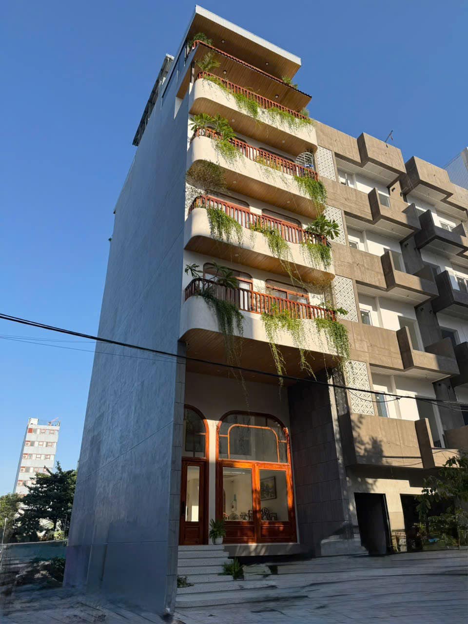 Tòa căn hộ Luxury 7 tầng, dòng tiền 100 triệu/tháng, gần biển Mỹ Khê