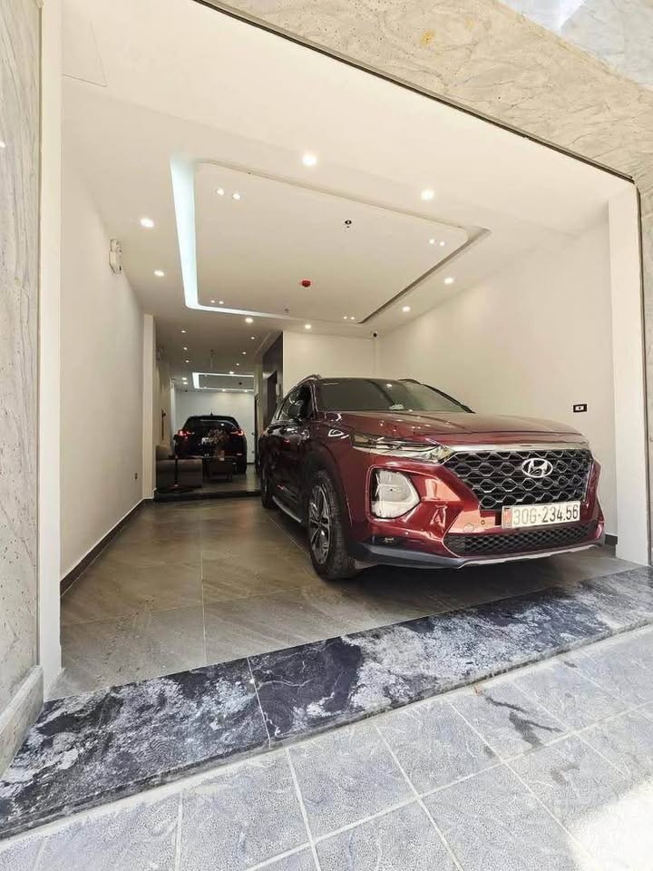 Bán nhà phân lô Hoàng Quốc Việt, 7 tầng, thang máy, ô tô tránh, kinh doanh đỉnh