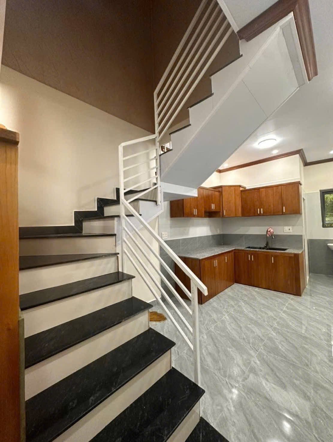 Cho thuê nhà nguyên căn 4 phòng ngủ, full nội thất tại Mai Xuân Thưởng, Đà Lạt