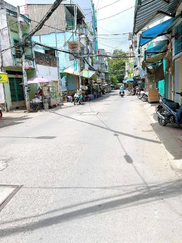 Nhà mặt tiền hẻm 8m Lạc Long Quân, kinh doanh sầm uất, gần Đầm Sen, chỉ nhỉnh 7 tỷ