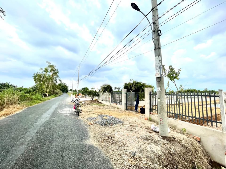 Bán mảnh đất vườn cực đẹp 1365.5m2 tại cầu Đức Thành 3, Long Xuyên