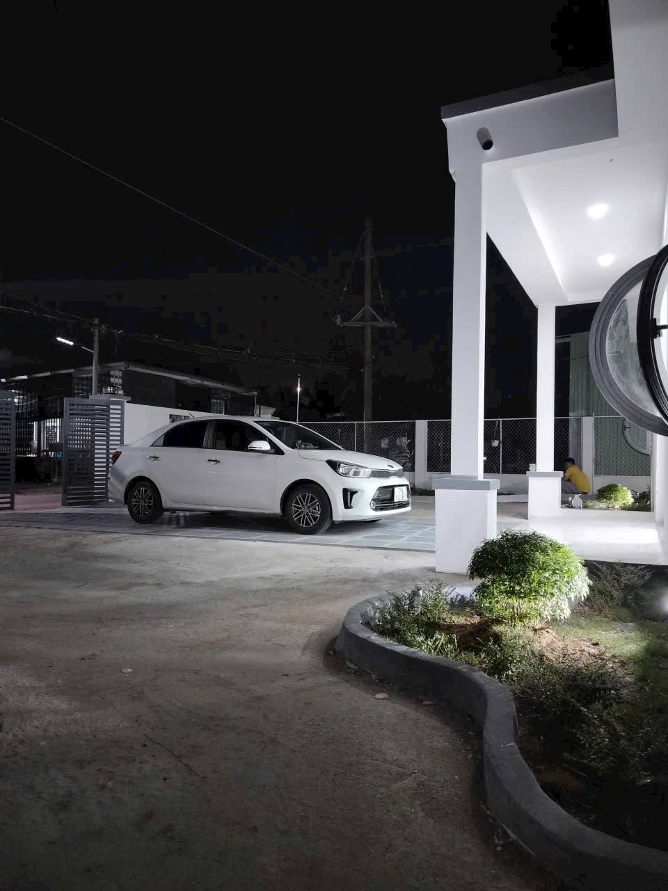 Nhà kênh tập đoàn 301m² sân đậu 3 ô tô, giá 2,1 tỷ, thuê 6 triệu/tháng