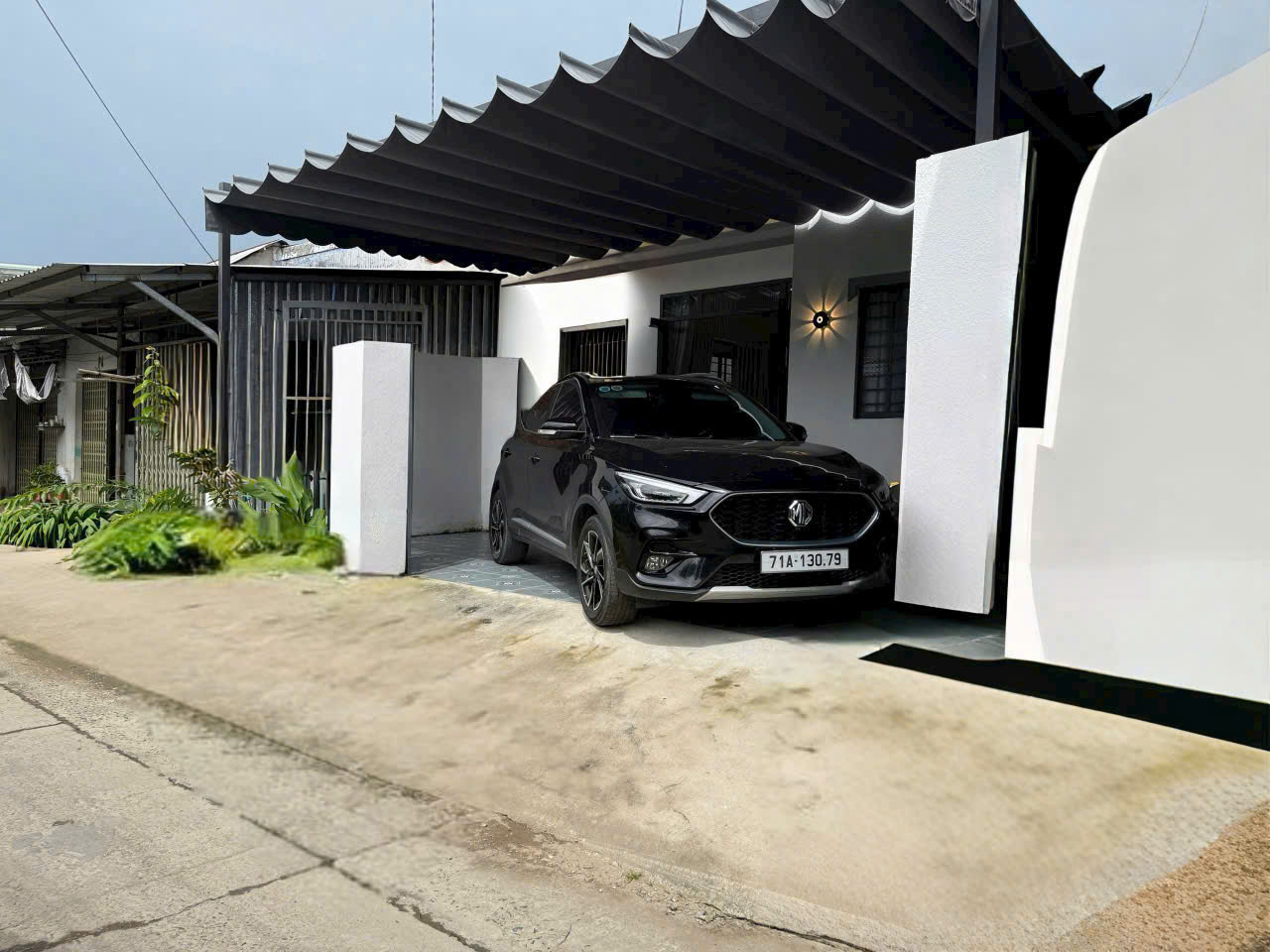 Nhà xinh 96m² tặng full nội thất, gần chợ Sơn Đông, ô tô đỗ cửa