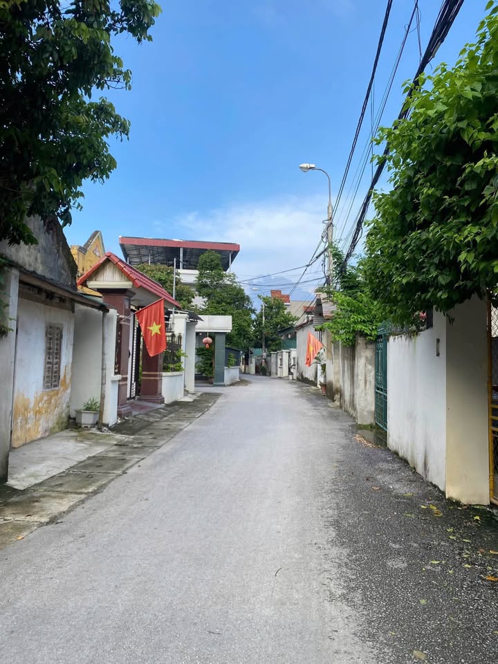 Nhà đẹp ngay Cầu Đống, 75m2 mặt tiền 5m, giá hời như mơ