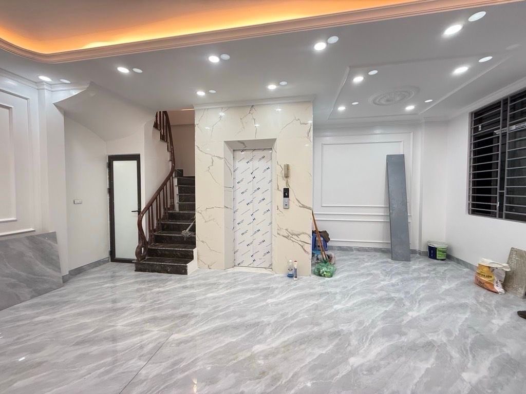 Nhà 6 tầng thang máy, 2 thoáng, 10m ra phố ngõ Giải Phóng, Hà Nội, giá nhỉnh 9 tỷ