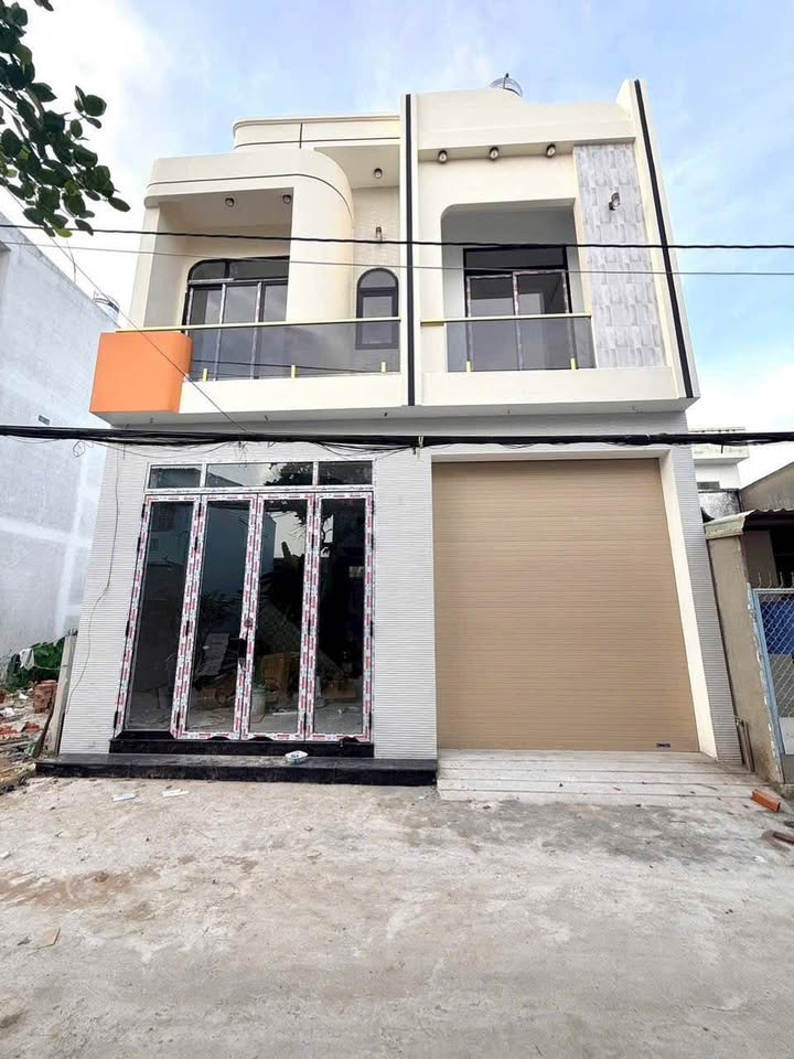 Nhà 5 phòng ngủ, gara ô tô, hướng Đông Nam, đủ chỗ cho cả đại gia đình