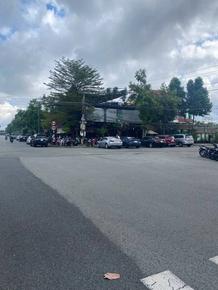 Siêu phẩm góc Chợ Chùa 590m2 mặt tiền lớn, kinh doanh đỉnh cao