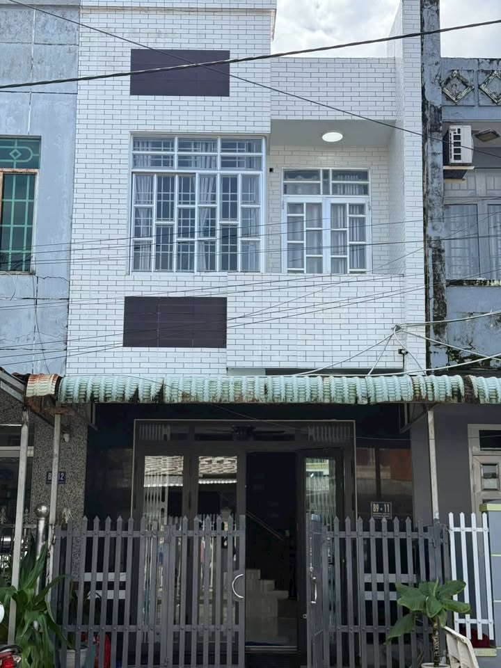 Bán nhà 1 lầu 1 trệt khu 586 Vị Thanh, Hậu Giang, 950 triệu