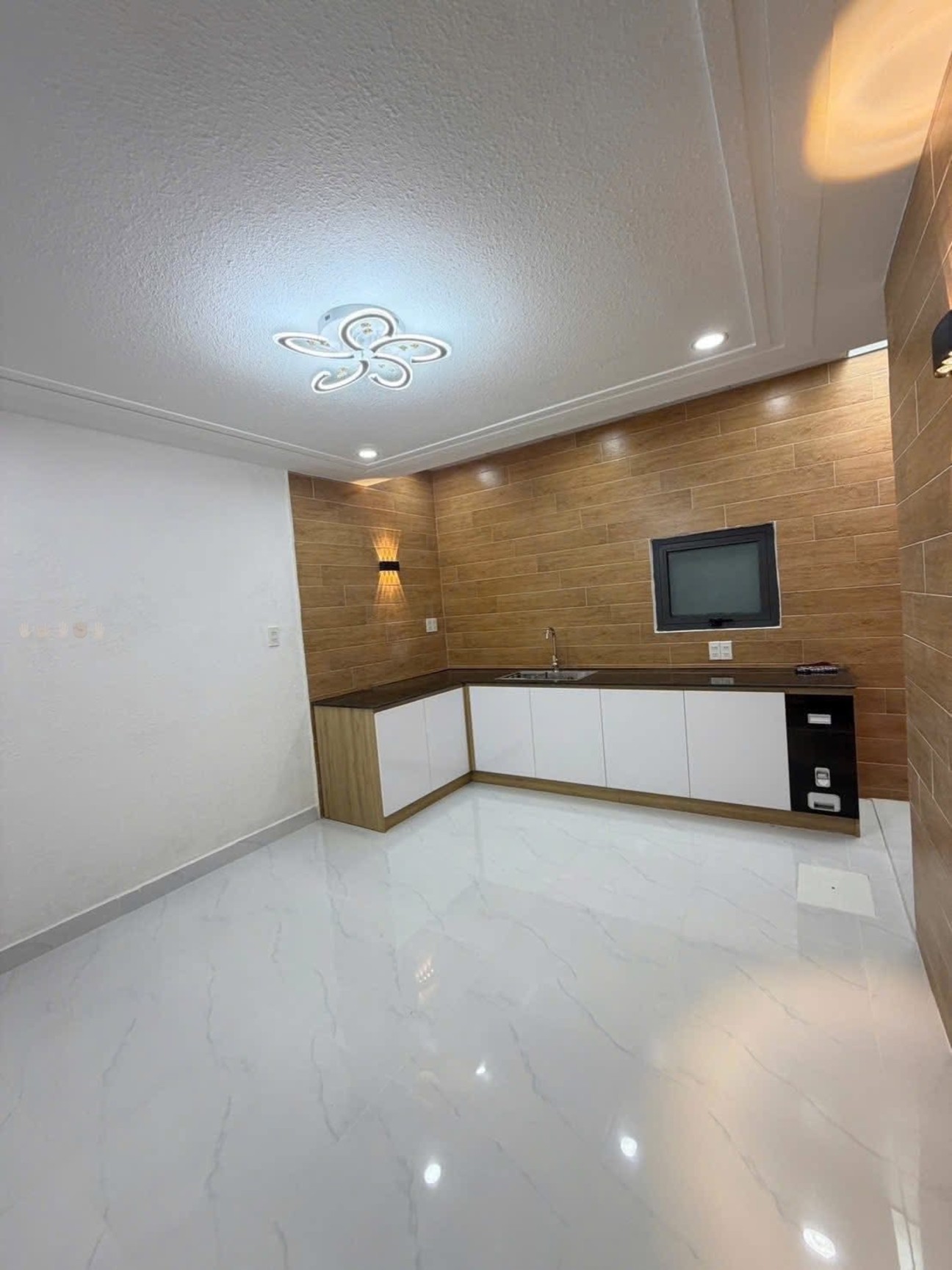 Nhà 80m2, 2 phòng ngủ, hẻm 2.5m, Lâm Viên, Đà Lạt - 2.55 tỷ